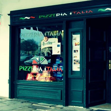 Penzion Pizzeria เตลช์ ภายนอก รูปภาพ